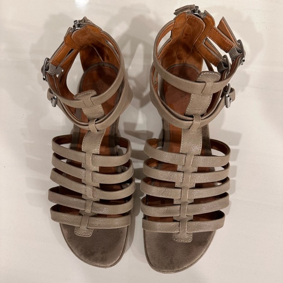 GENTLE SOULS GLADIATOR SANDALS - Picture 1 of 5